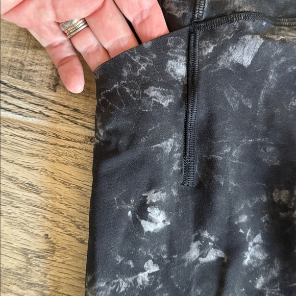 {Lululemon} Bundle of 3 sz 8 leggings - Picture 9 of 16
